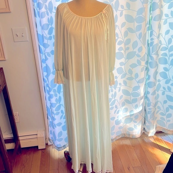 Miss Elaine Union Made Antron Nylon Nightie Size small - Picture 1 of 8